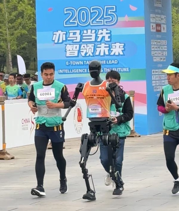 热丰网 TrendForce：预计中国市场2025年人形机器人本体产值将超过45亿