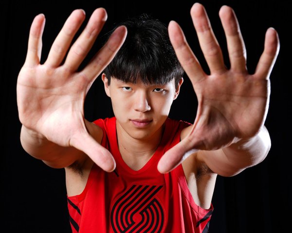 富邦速配 美记：杨瀚森团队知道其不是球队的首选 球员的未来尚不稳固